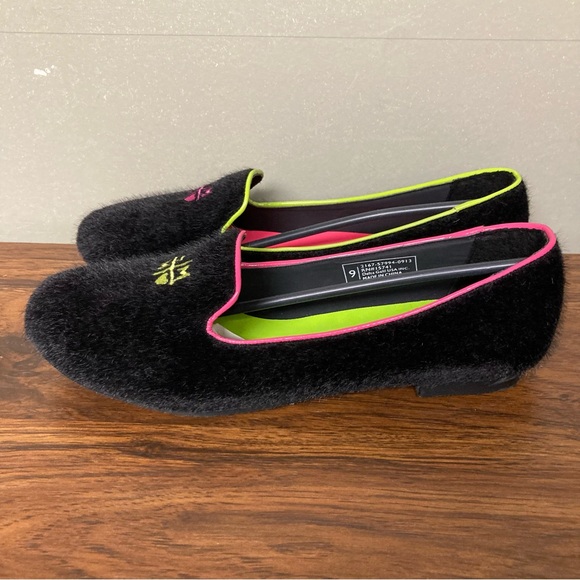 NWT Quirky & Cute Little Miss Matched Black Furry Loafers 9 - Picture 4 of 12